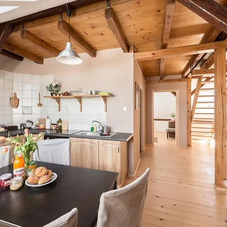 Apartment Charming Rustic Old Town