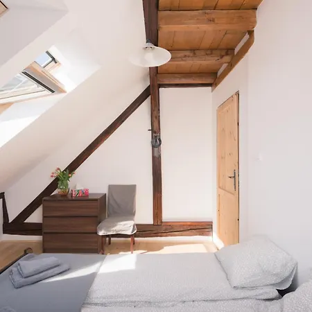 דירה Charming Rustic Old Town *